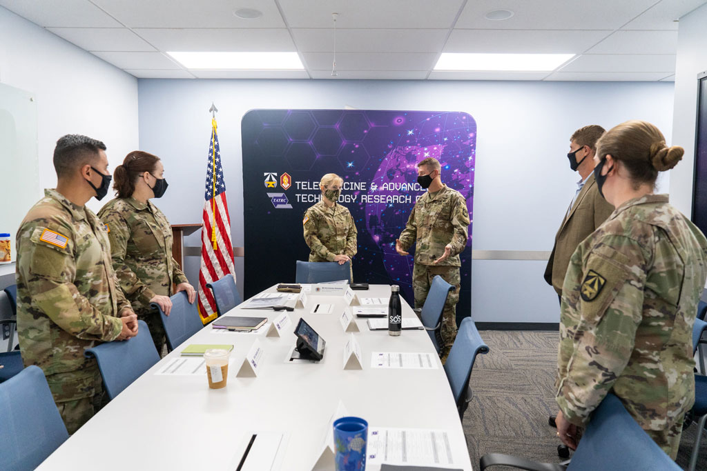 COL Jeremy Pamplin, Commander, welcomes BG Katherine Simonson, Deputy Assistant Director for Research & Development, J-9, DHA to TATRC.